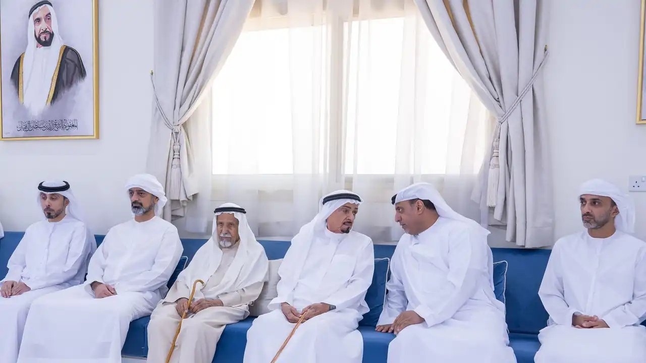 حاكم عجمان وولي عهده يقدمان واجب العزاء في وفاة خلفان القمزي